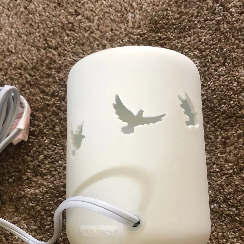 Scentsy Amazing Grace wax warmer New in Box - Picture 7 of 8